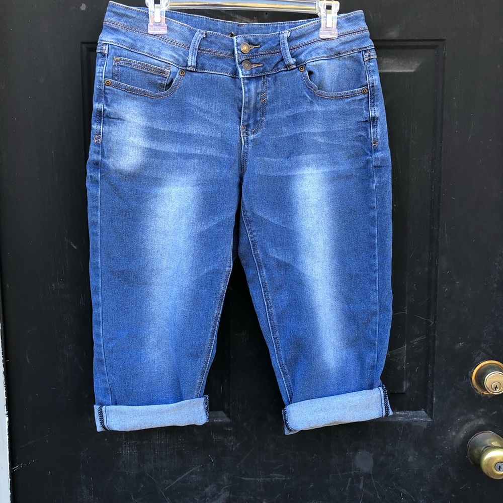 Revolt Women’s Capri Jeans.